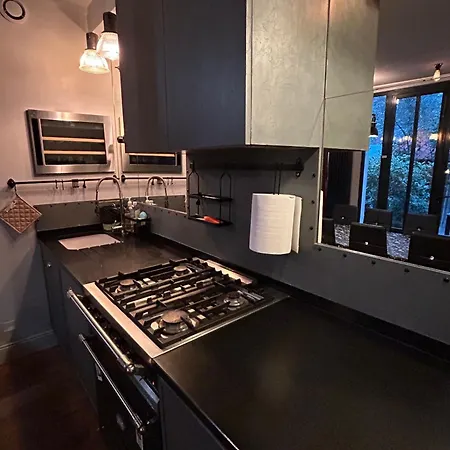 Holiday home Entire House With Garden, Paris 10minsdisney30